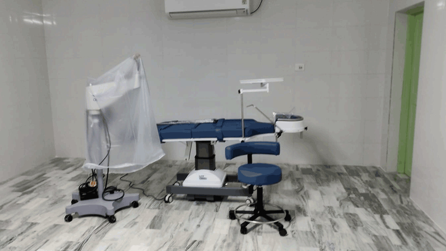 Attrezzature mediche nell'ospedale di Ananda Nagar